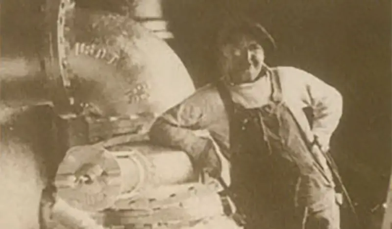 1945